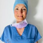 infirmière de bloc opératoire en chirurgie esthétique pour prendre soin de vous, gage de qualité pour votre tricopigmentation, dermopigmentation capillaire, votre restauration capillaire à Annecy au cabinet Arkéderm. Le cabinet Arkéderm de tricopigmentation, dermopigmentation capillaire est situé à Annecy à proximité de Genève, Chamonix, Aix-les-bains, chambéry, grenoble, Lyon. on crée l'illusion de faux cheveux, comme si le follicule pileux repoussait.