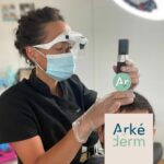 Le cabinet Arkéderm de Dermopigmentation capillaire, tricopigmentation, micropigmentation, restauration capillaire, est situé à Annecy à proximité de Genêve, Aix-les-bains, Chambéry, grenoble, Lyon, Jura. Vous perdez vos cheveux? Arkéderm propose une alternative à la greffe de cheveux.