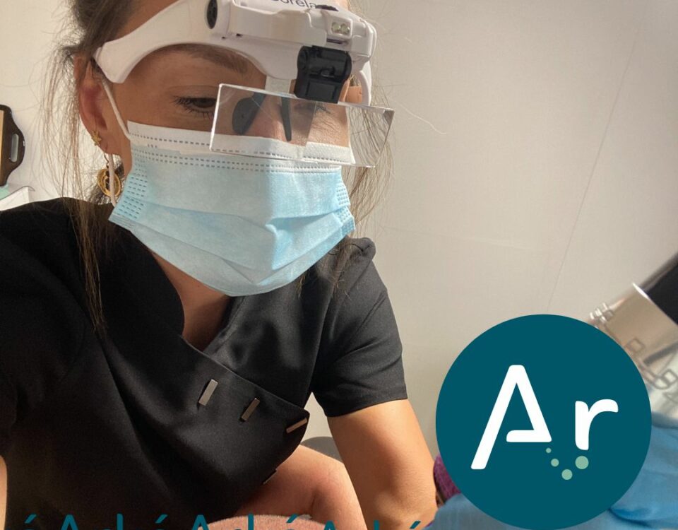 dermopigmentation capillaire, tricopigmentation à Annecy, une alternative à la greffe de cheveux, à l'implant capillaire, aux compléments capillaires pour oublier votre calvitie, votre alopécie, votre pelades, vos cicatrices du cuir chevelu.densité, perte de cheveux, alopécie, calvitie tricopigmentation et dermopigmentation capillaire à annecy. une solution à la perte de cheveux. une alternative à la greffe de cheveux appelée aussi scalp micro pigmentation. Le cabinet Arkéderm de tricopigmentation est situé à Annecy à proximité de Genêve, Aix-les-bains, chambéry, grenoble, Lyon. on crée l'illusion de faux cheveux, comme si le follicule pileux repoussait.